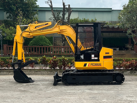 038.03 Komatsu PC38UU Mini Excavator S/N 2300