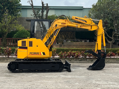 038.03 Komatsu PC38UU Mini Excavator S/N 2300