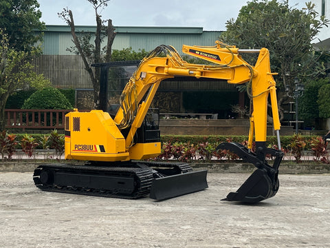 038.03 Komatsu PC38UU Mini Excavator S/N 2300