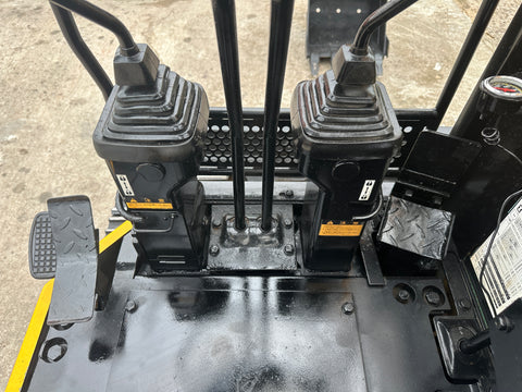 038.03 Komatsu PC38UU Mini Excavator S/N 2300