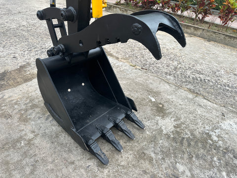 038.03 Komatsu PC38UU Mini Excavator S/N 2300