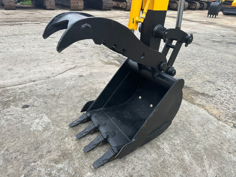 038.03 Komatsu PC38UU Mini Excavator S/N 2300