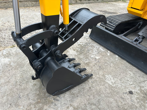 038.03 Komatsu PC38UU Mini Excavator S/N 2300