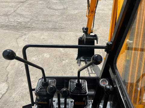 031.03 Komatsu PC28UU Mini Excavator S/N 5694