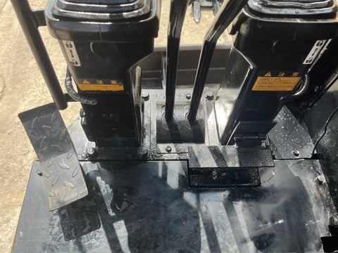 031.03 Komatsu PC28UU Mini Excavator S/N 5694