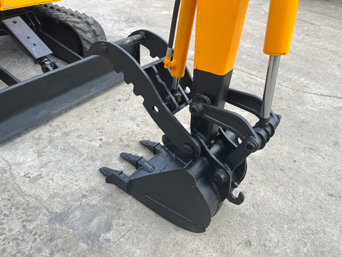 031.03 Komatsu PC28UU Mini Excavator S/N 5694