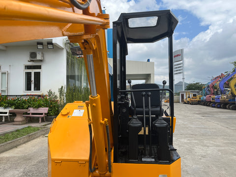 031.02 Komatsu PC28UU Mini Excavator S/N 2960