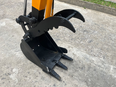 031.02 Komatsu PC28UU Mini Excavator S/N 2960