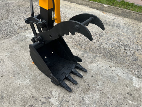 032.03 Komatsu PC38UU-2 Mini Excavator S/N 3022