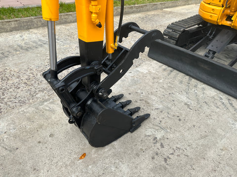 032.03 Komatsu PC38UU-2 Mini Excavator S/N 3022