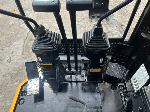 032.02 Komatsu PC38UU Mini Excavator S/N 2226