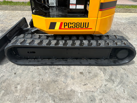 032.02 Komatsu PC38UU Mini Excavator S/N 2226