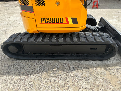 032.02 Komatsu PC38UU Mini Excavator S/N 2226