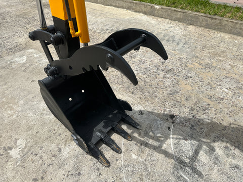 032.02 Komatsu PC38UU Mini Excavator S/N 2226