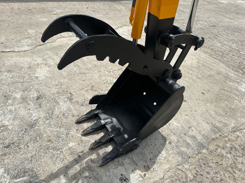 032.02 Komatsu PC38UU Mini Excavator S/N 2226