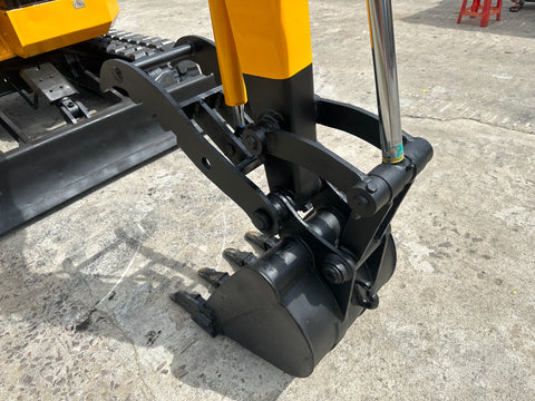 032.02 Komatsu PC38UU Mini Excavator S/N 2226