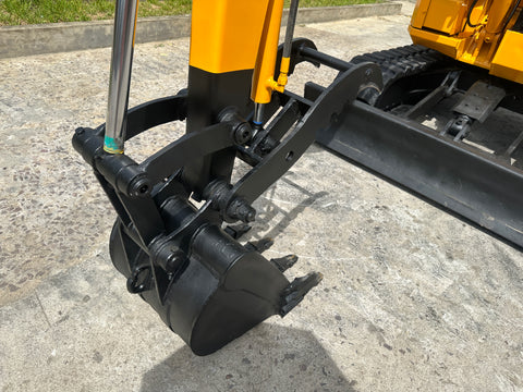 032.02 Komatsu PC38UU Mini Excavator S/N 2226