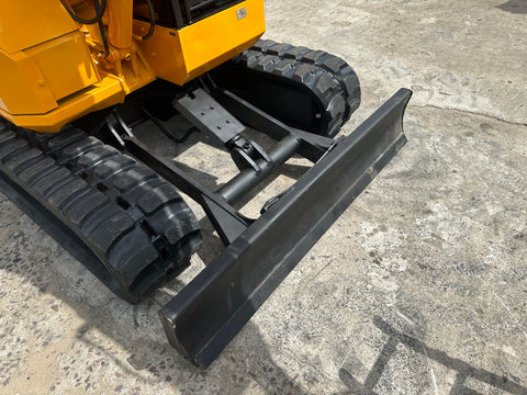 032.02 Komatsu PC38UU Mini Excavator S/N 2226