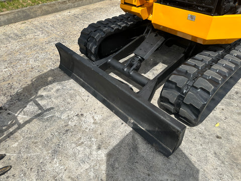 032.02 Komatsu PC38UU Mini Excavator S/N 2226