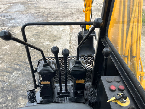 034.01 Komatsu PC28UU Mini Excavator S/N 4855