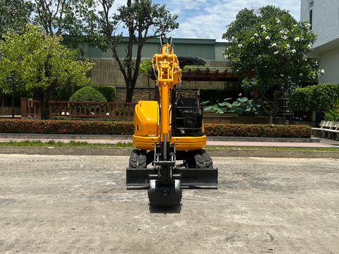 032.01 Komatsu PC28UU-2 Mini Excavator S/N 7039