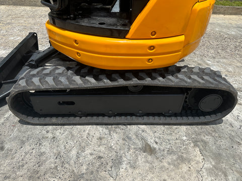 032.01 Komatsu PC28UU-2 Mini Excavator S/N 7039