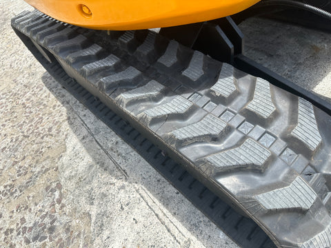 032.01 Komatsu PC28UU-2 Mini Excavator S/N 7039