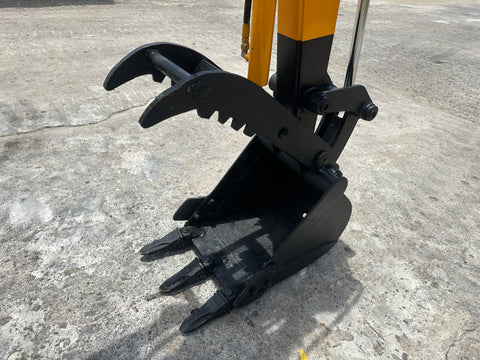 032.01 Komatsu PC28UU-2 Mini Excavator S/N 7039