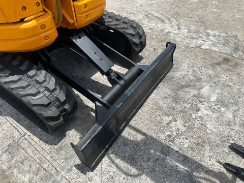 032.01 Komatsu PC28UU-2 Mini Excavator S/N 7039