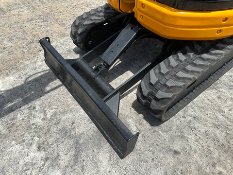 032.01 Komatsu PC28UU-2 Mini Excavator S/N 7039