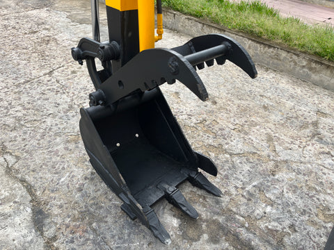 034.02 Komatsu PC28UU Mini Excavator S/N 6749