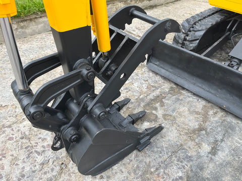 034.02 Komatsu PC28UU Mini Excavator S/N 6749