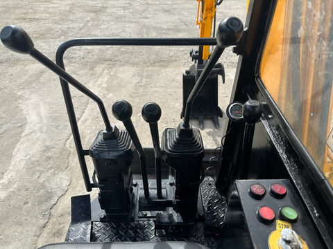 033.02 Komatsu PC28UU Mini Excavator S/N 3783