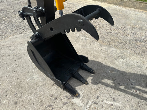 033.02 Komatsu PC28UU Mini Excavator S/N 3783