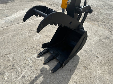 033.02 Komatsu PC28UU Mini Excavator S/N 3783