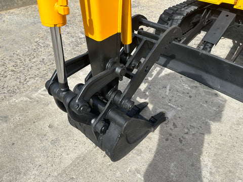 033.02 Komatsu PC28UU Mini Excavator S/N 3783