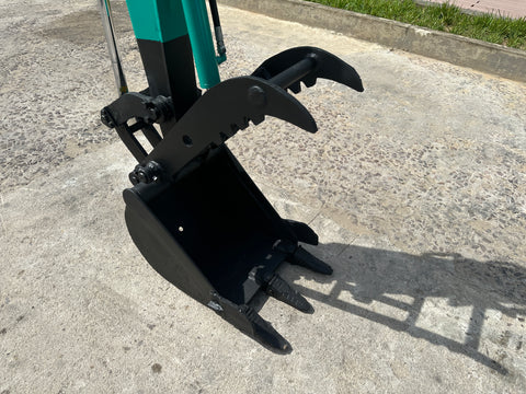 033.01 Komatsu PC20-7E Mini Excavator S/N 43570