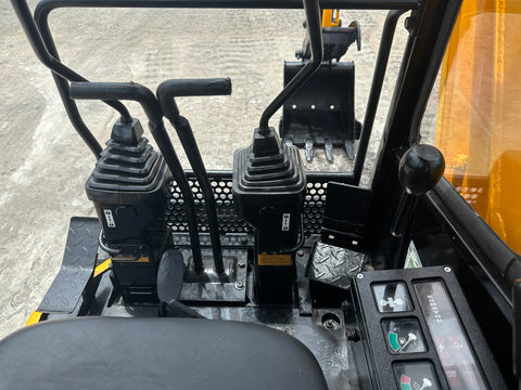 033.03 Komatsu PC38UU Mini Excavator S/N 1030