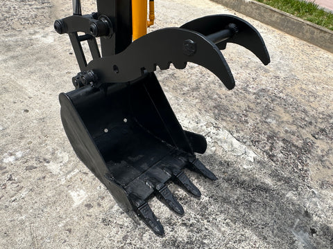 033.03 Komatsu PC38UU Mini Excavator S/N 1030