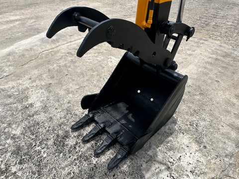 033.03 Komatsu PC38UU Mini Excavator S/N 1030