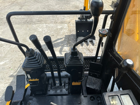 035.03 Komatsu PC38UU Mini Excavator S/N 2033