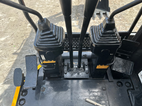 035.03 Komatsu PC38UU Mini Excavator S/N 2033