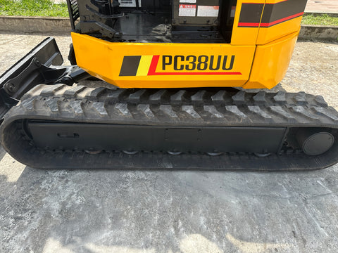 035.03 Komatsu PC38UU Mini Excavator S/N 2033