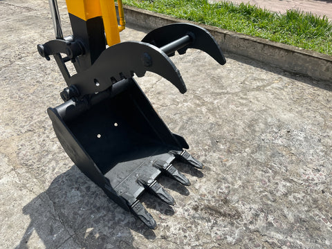 035.03 Komatsu PC38UU Mini Excavator S/N 2033