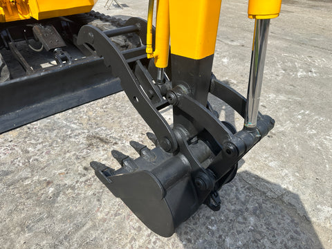 035.03 Komatsu PC38UU Mini Excavator S/N 2033