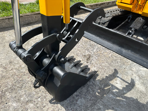 035.03 Komatsu PC38UU Mini Excavator S/N 2033