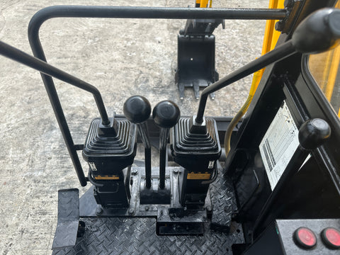 036.01 Komatsu PC28UU Mini Excavator S/N 6363