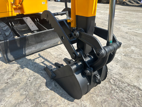 037.02 Komatsu PC28UU Mini Excavator S/N 3807