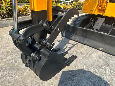 037.02 Komatsu PC28UU Mini Excavator S/N 3807