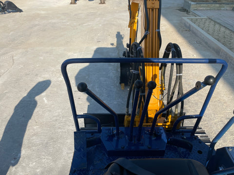 025.01 Komatsu PC10-3 Mini Excavator S/N 5976